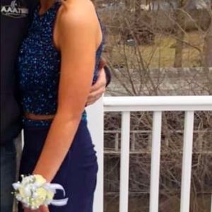 beautiful navy blue sherri hill prom dresses worn once💙